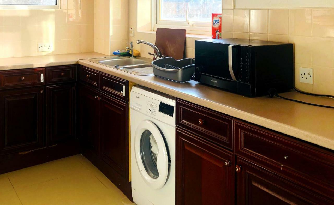 33Sm01Dreams Unlimited Serviced Accommodations Staines Stanwell Εξωτερικό φωτογραφία